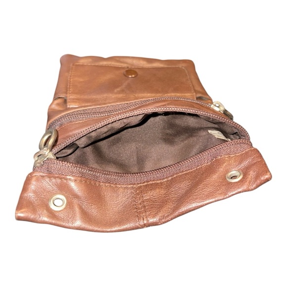 Marshal Leather Travel Pouch 3 zip pockets and one snap. Missing strap. B18 - Picture 6 of 9